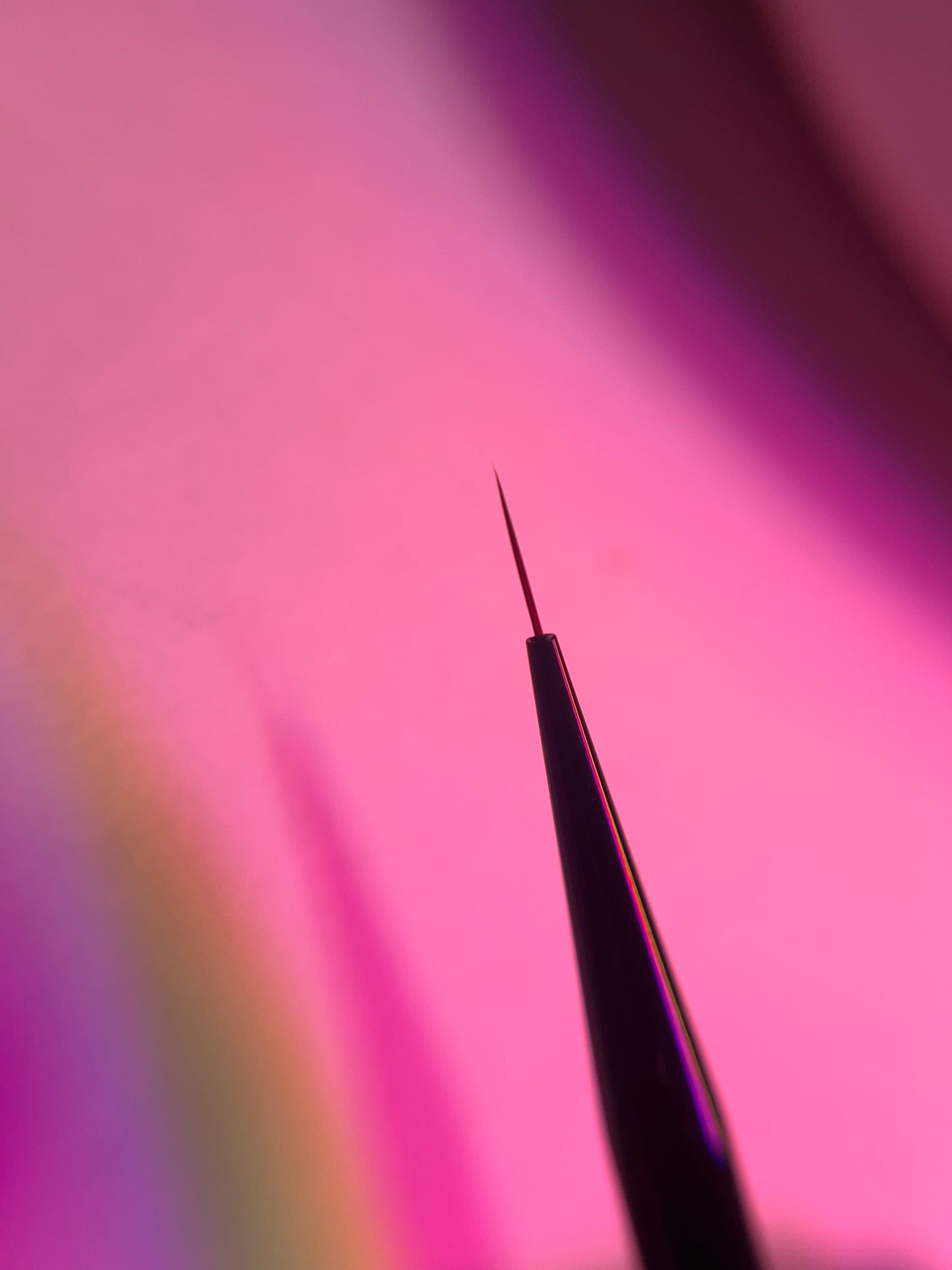 Pincel liner de 9 mm negro y dorado