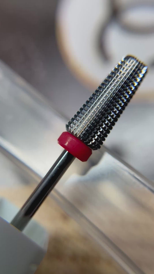 Broca 5 en 1 ( cinta roja ) grano medio para sellado de cutícula .